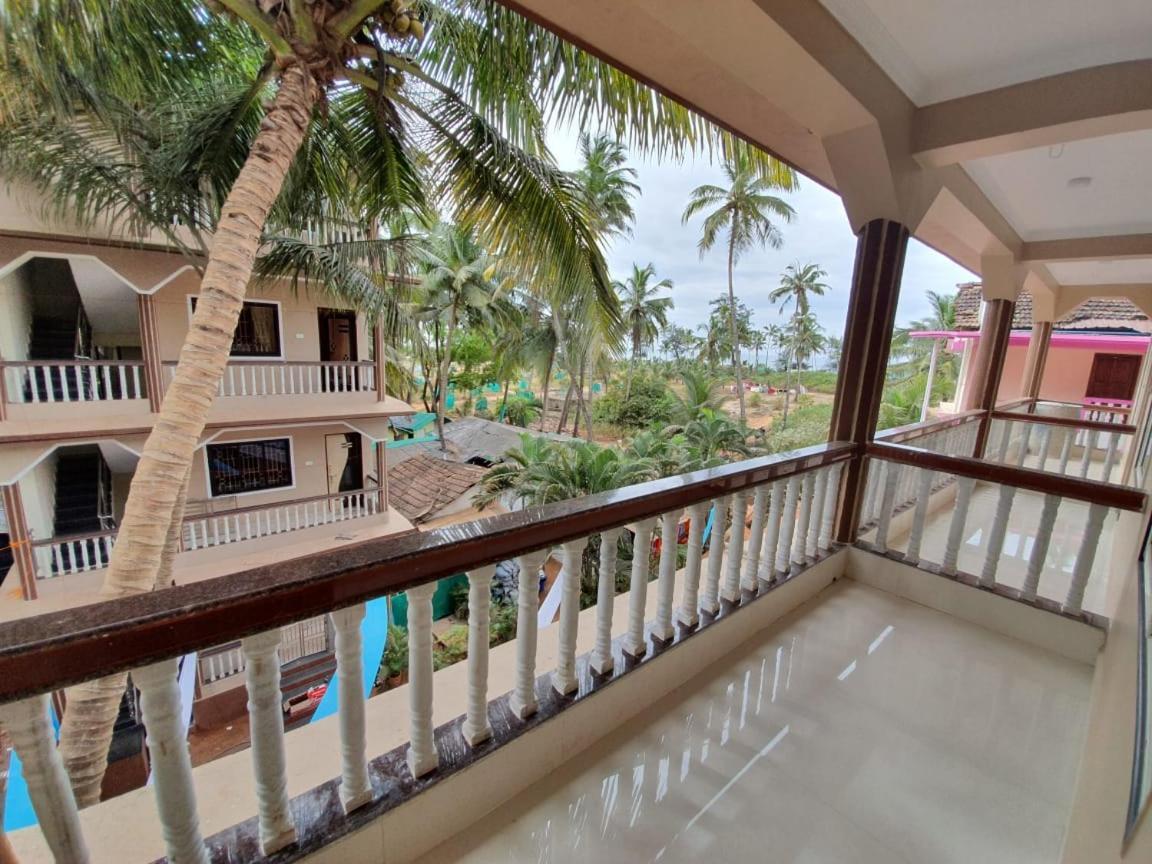 Gods Gift Guesthouse Arambol Esterno foto